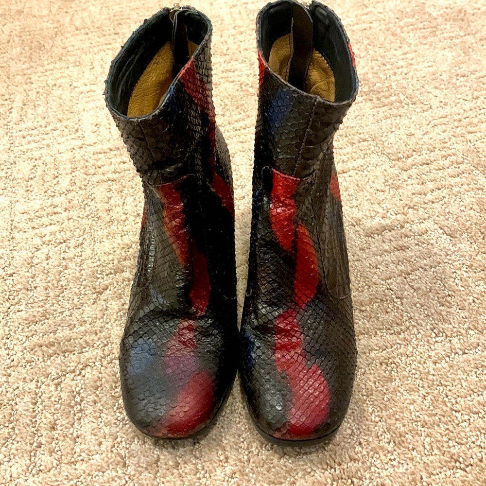 Poesie Veneziane snakeskin boots.